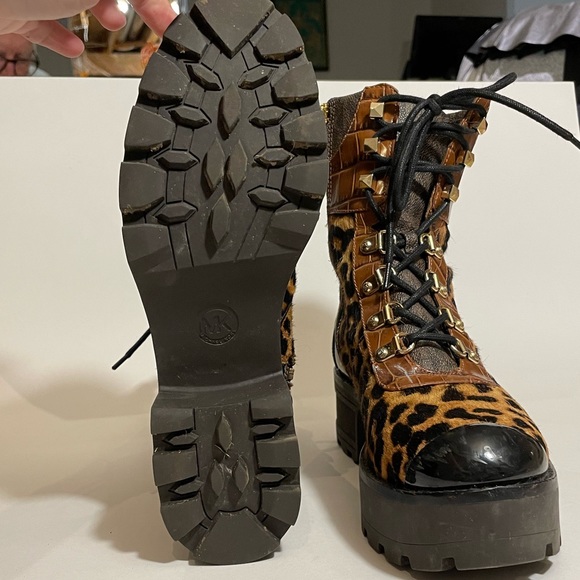 Michael Kors Khloe Lug Sole Combat Boot in sz 7.5US - Picture 6 of 14